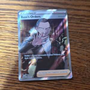 Pokémon Boss’s Orders 189/192 Deck Exclusives Holo Rare Full Art Trainer 2020