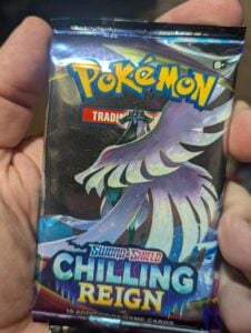 Pokémon TCG Sword & Shield Chilling Reign Booster Pack NEW/SEALED