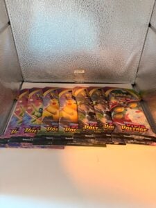 1x Sealed Pokemon TCG Card Vivid Voltage Sleeved Booster Pack – Sword & Shield*